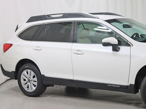 Used 2019 Subaru Outback 2.5i Premium image 3