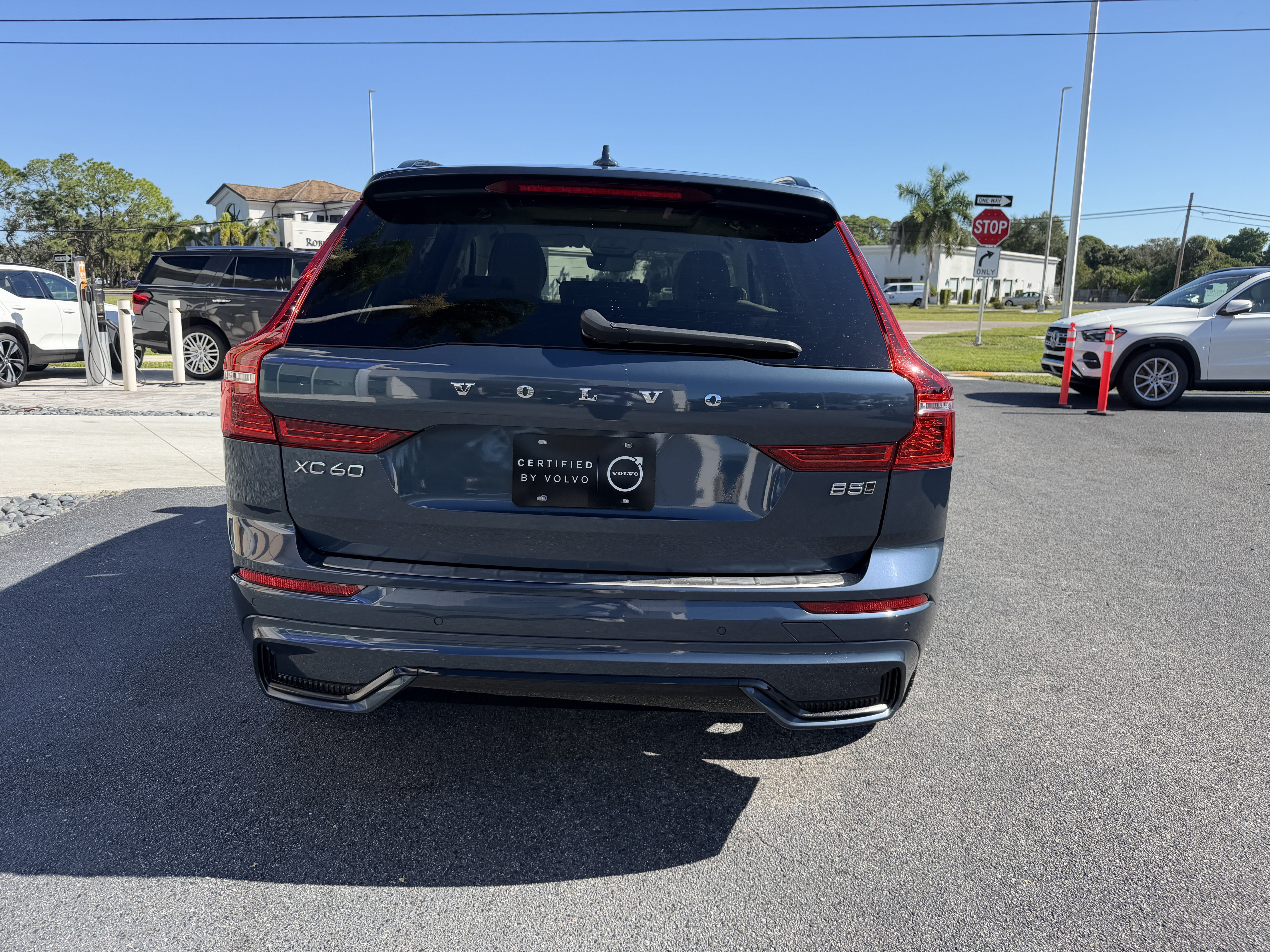 Certified 2024 Volvo XC60 B5 Plus w/ Protection Package Premier AWD/4WD image 4