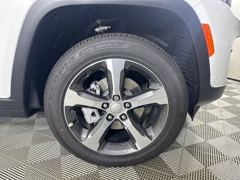 New 2025 Jeep Grand Cherokee Limited w/ Luxury Tech Group II image 6
