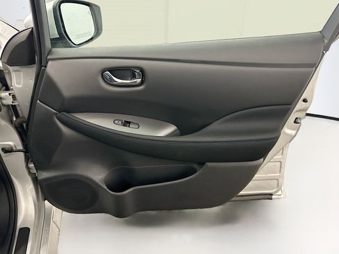 Used 2024 Nissan Leaf S FWD image 32