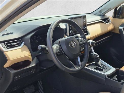 Used 2020 Toyota RAV4 Limited FWD image 9