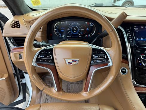 Used 2017 Cadillac Escalade ESV Platinum AWD/4WD image 29