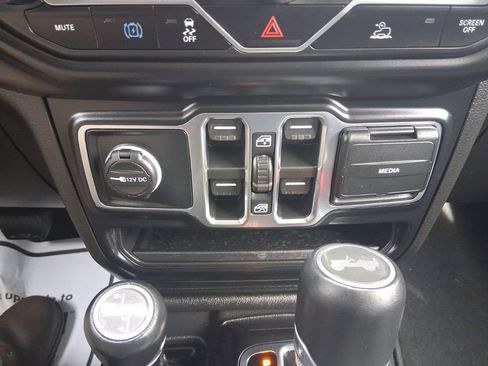 Used 2022 Jeep Wrangler Unlimited Sahara w/ Dual Top Group image 22