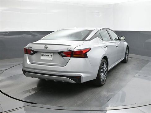 Used 2024 Nissan Altima 2.5 SV image 11