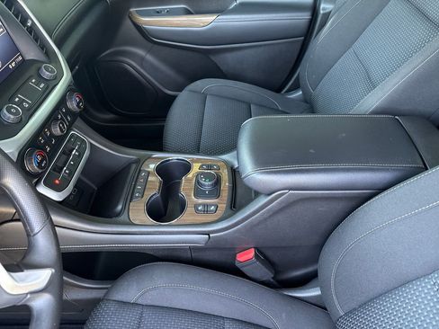 Certified 2022 GMC Acadia SLE w/ Driver Convenience Package image 30