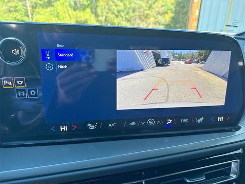 New 2026 Chevrolet Traverse LT image 28