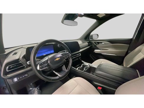 Used 2025 Chevrolet Traverse LT AWD/4WD image 11