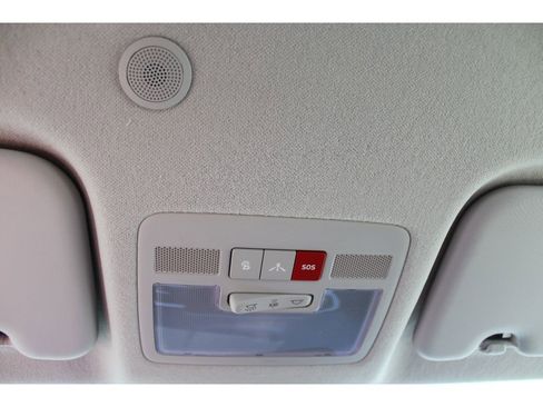 Used 2024 Hyundai Venue Limited image 32