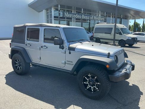 Used 2017 Jeep Wrangler Unlimited Sport w/ Connectivity Group AWD/4WD image 5