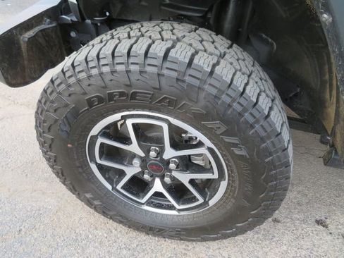 Used 2024 Jeep Gladiator Rubicon w/ Technology Group image 13