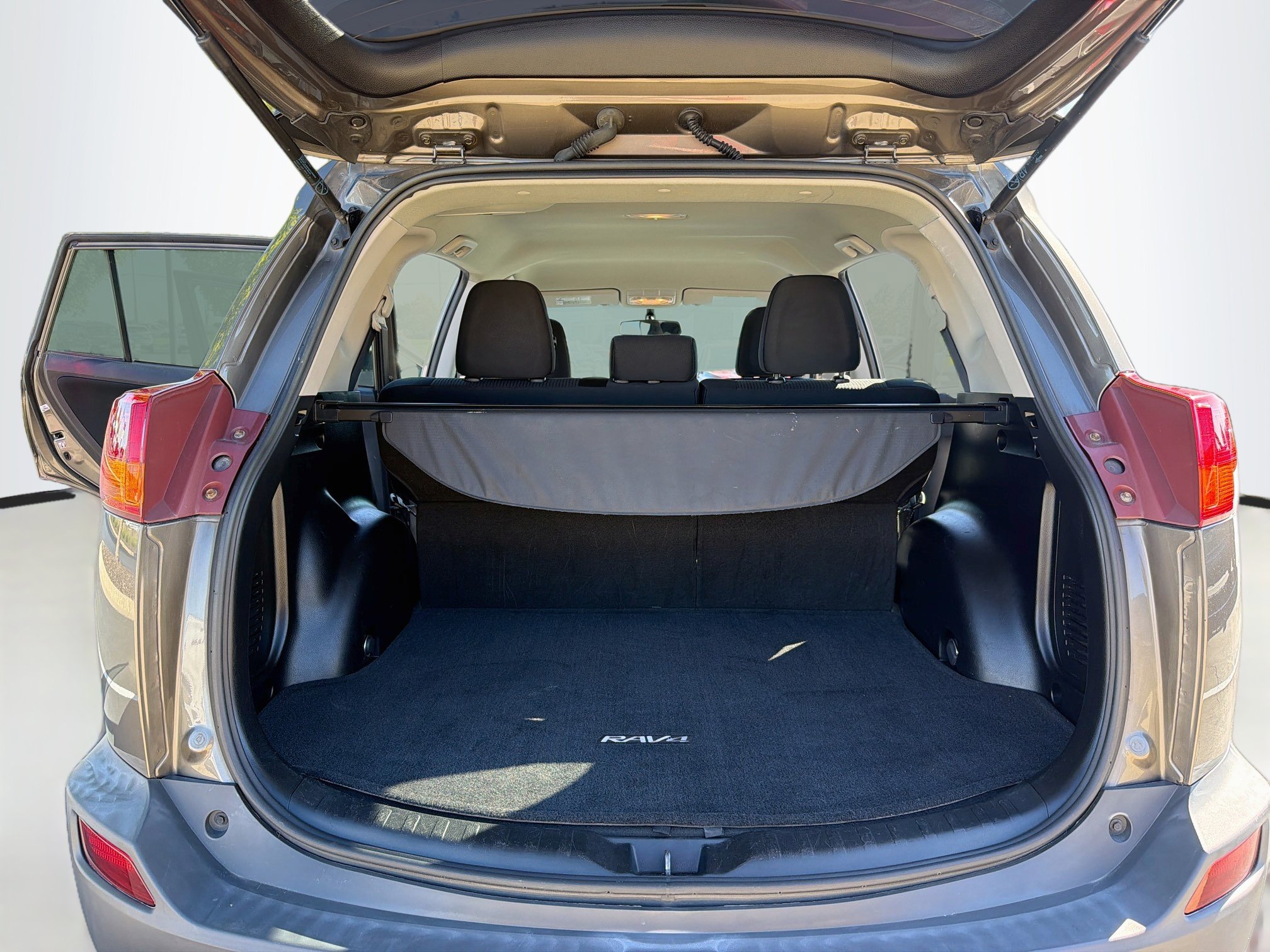 Used 2015 Toyota RAV4 LE AWD/4WD image 13