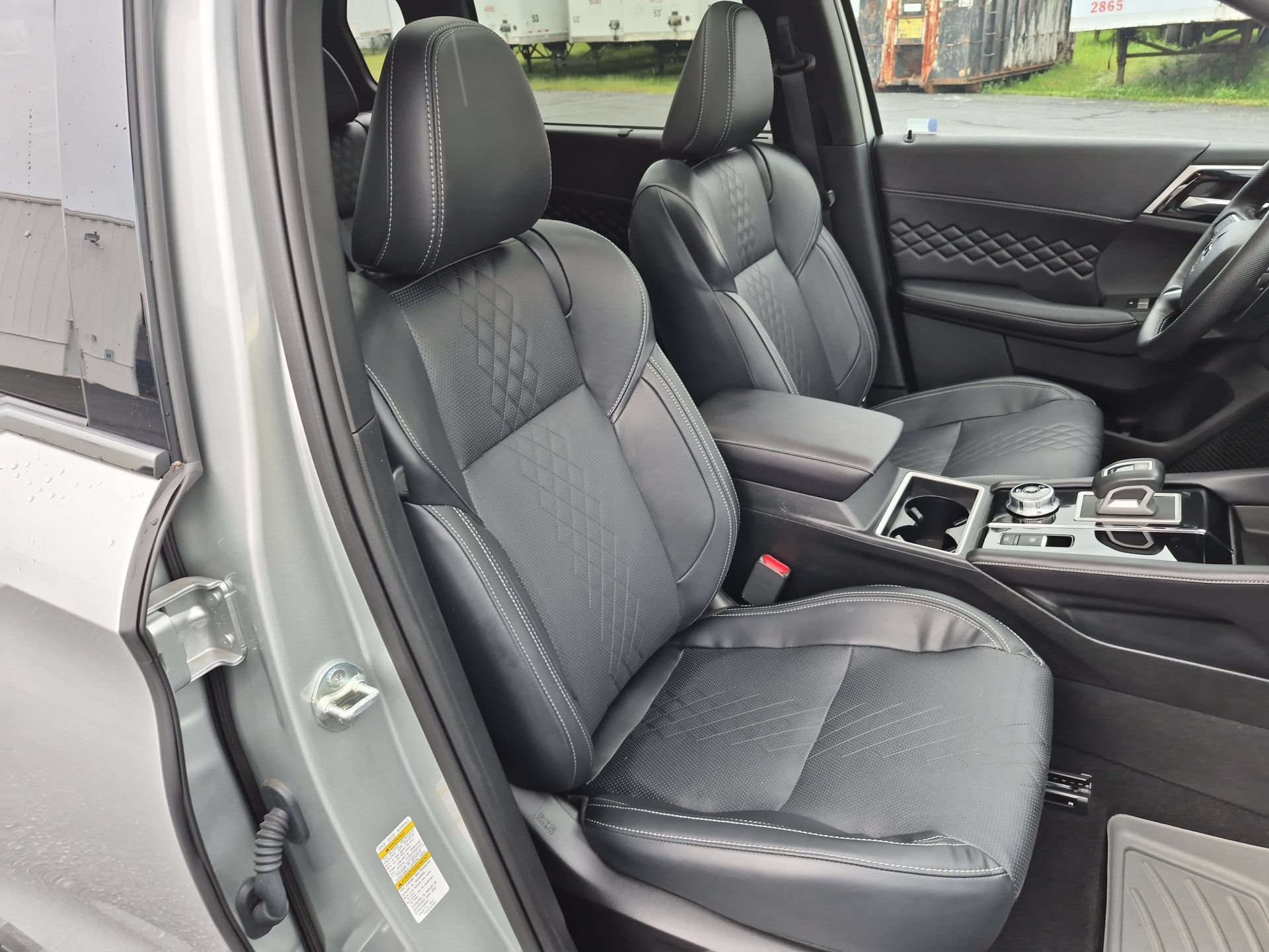 Used 2024 Mitsubishi Outlander SEL AWD/4WD image 29