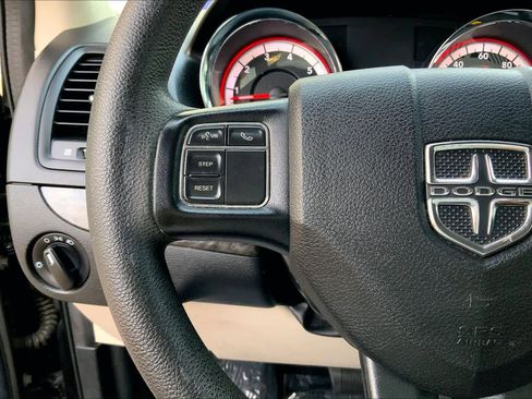 Used 2020 Dodge Grand Caravan SE w/ UConnect Hands-Free Group image 24