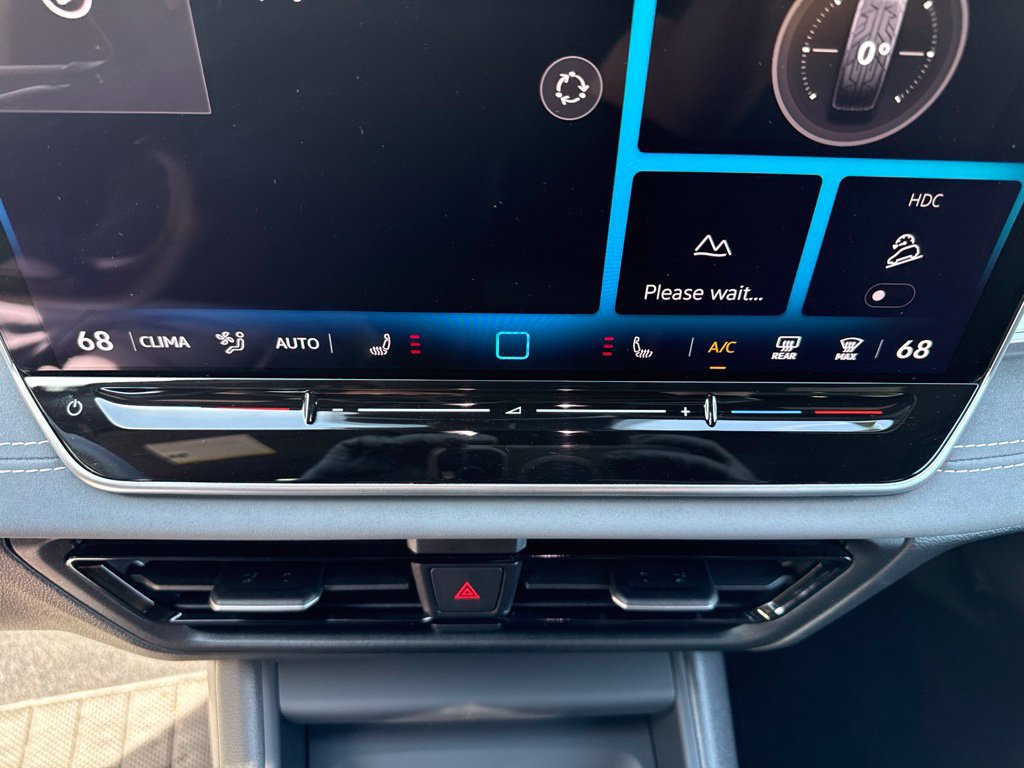 Certified 2026 Volkswagen Tiguan SE R-Line AWD/4WD image 19