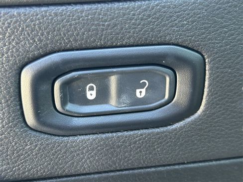 Used 2023 Jeep Wrangler Unlimited Sahara w/ Cold Weather Group image 27