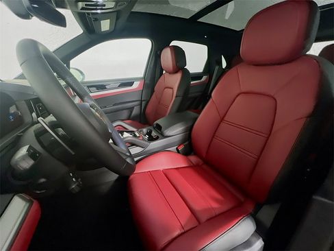 New 2026 Porsche Cayenne Base image 5