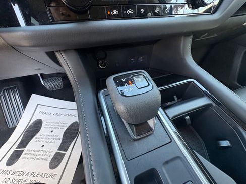 Used 2025 Nissan Pathfinder SL AWD/4WD image 18