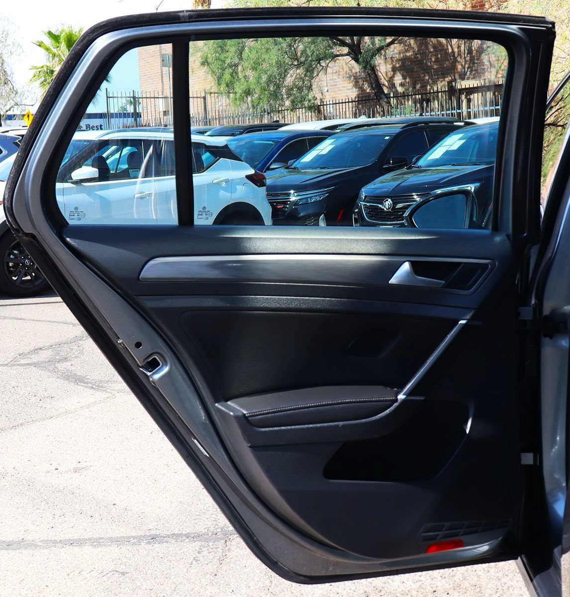 Used 2019 Volkswagen Golf SE w/ Driver Assistance Package FWD image 32