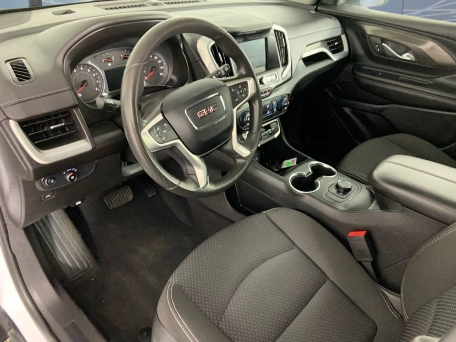 Used 2024 GMC Terrain SLE FWD image 21