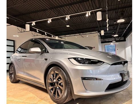 Used 2025 Tesla Model X image 6