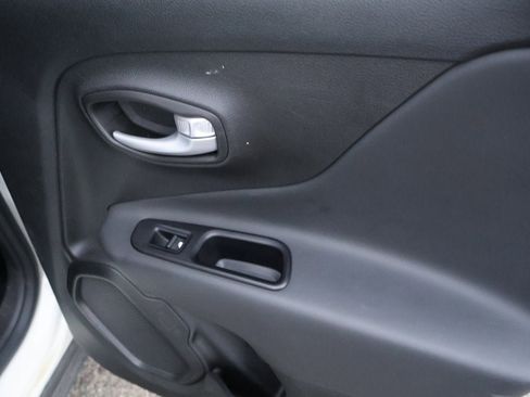 Used 2023 Jeep Renegade Latitude image 15