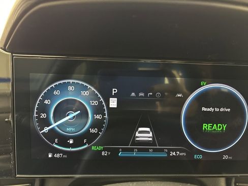 Used 2025 Hyundai Elantra SEL FWD image 23