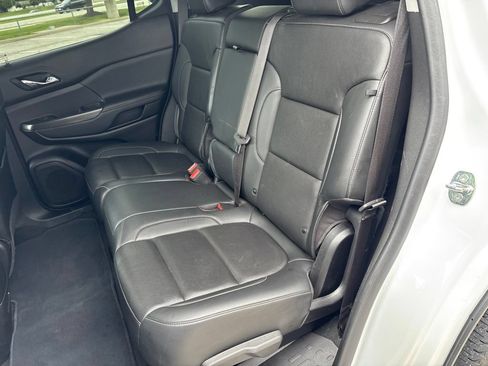 Used 2023 GMC Acadia SLT FWD image 38
