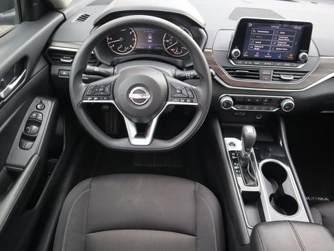 Used 2024 Nissan Altima 2.5 SV image 11