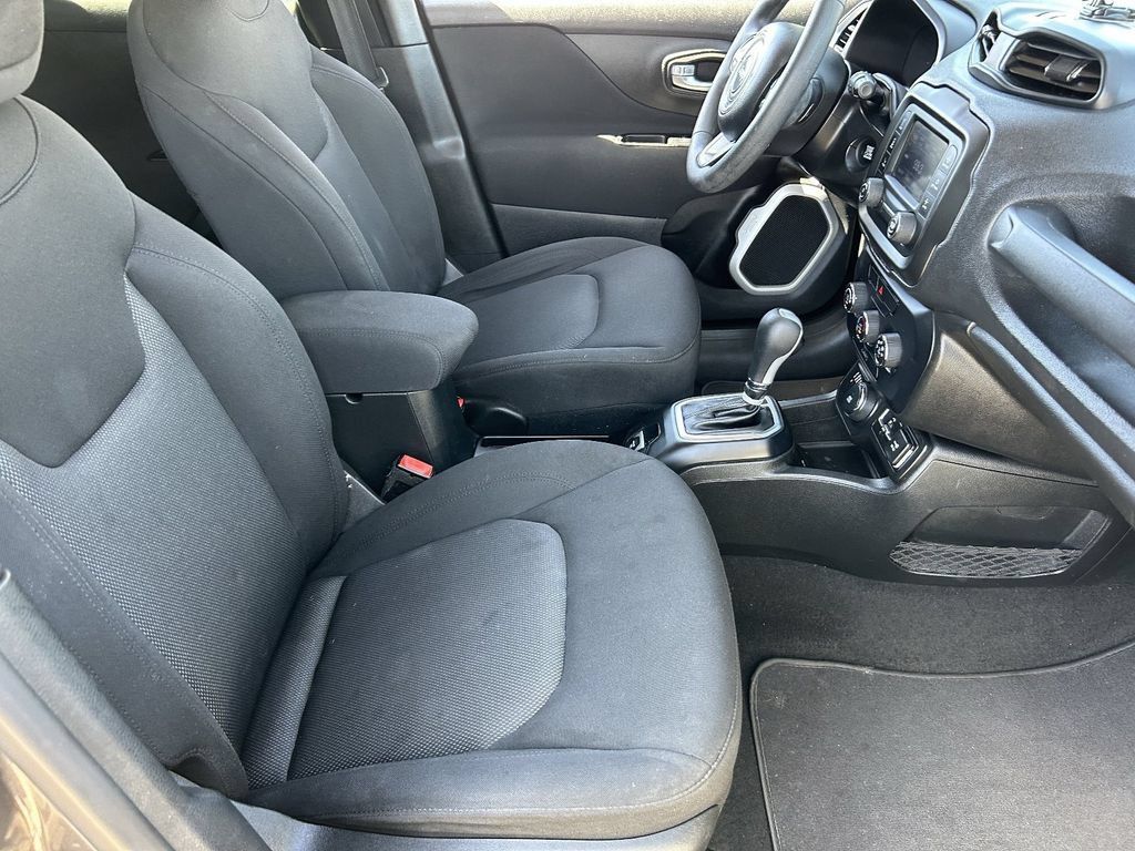 Used 2019 Jeep Renegade Sport w/ Sport Appearance Group AWD/4WD image 11