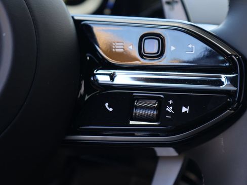Used 2026 Aston Martin V8 Vantage Coupe RWD image 26