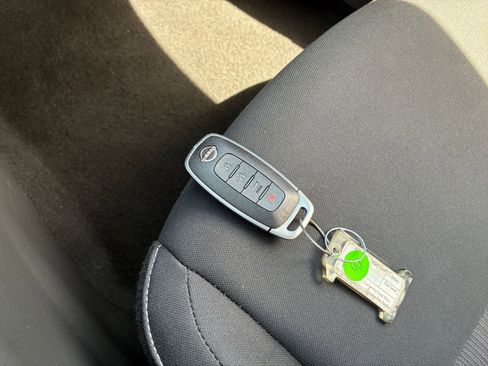 Used 2025 Nissan Sentra SV image 21