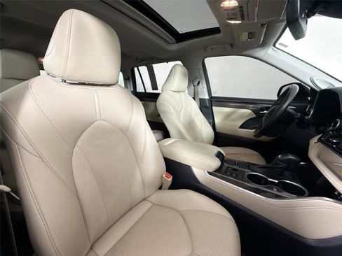 Used 2023 Toyota Highlander Limited image 40