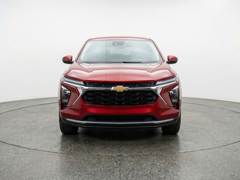 Used 2025 Chevrolet Trax LT FWD image 2