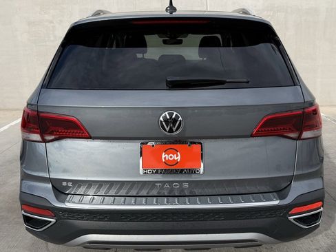 Used 2024 Volkswagen Taos SE image 4