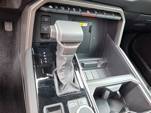 Used 2024 Toyota Tundra Limited AWD/4WD image 17