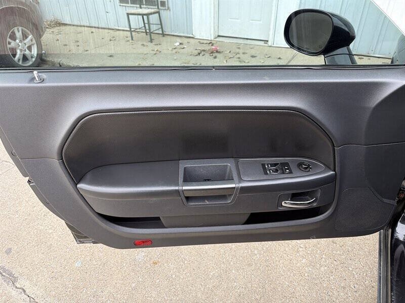 Used 2009 Dodge Challenger R/T RWD image 16