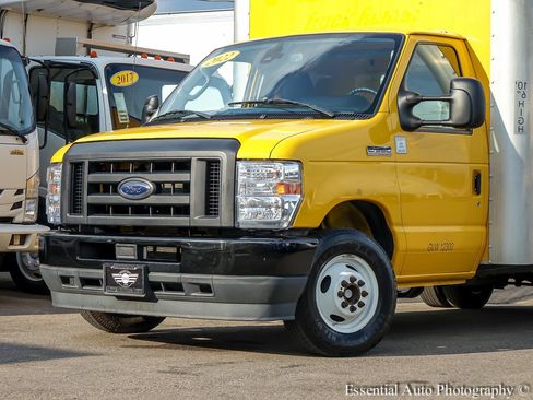 Used 2022 Ford E-350 and Econoline 350 Super Duty RWD image 3