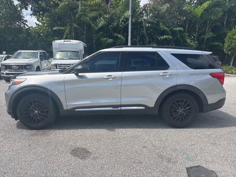 Used 2020 Ford Explorer XLT w/ Equipment Group 202A RWD image 4