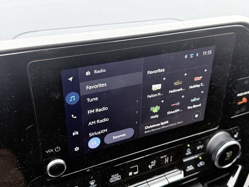 Used 2024 Toyota Highlander XLE image 14