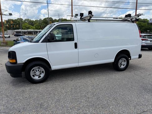 Used 2017 Chevrolet Express 2500 RWD image 11