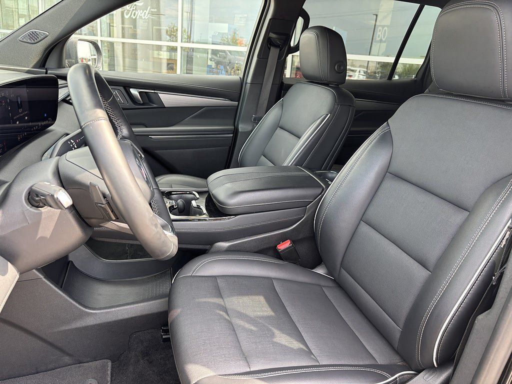 Used 2025 Buick Enclave Preferred AWD/4WD image 11