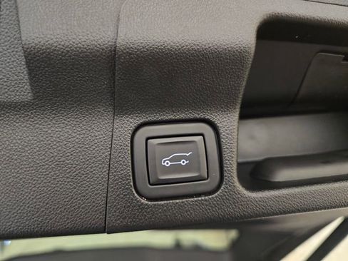 Used 2023 GMC Acadia SLT w/ Elevation Edition image 38