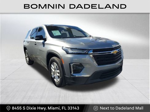 Used 2023 Chevrolet Traverse LS image 1