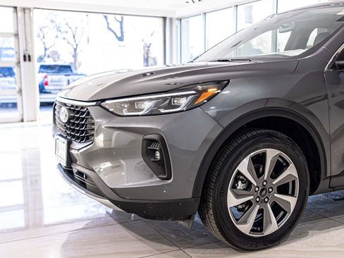 Used 2025 Ford Escape Platinum image 5