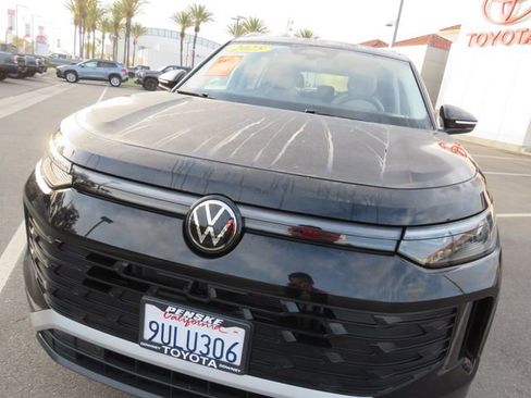 Used 2025 Volkswagen Tiguan SE image 5