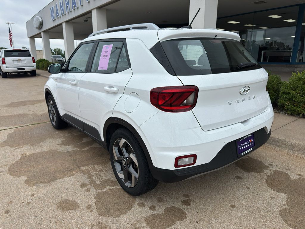 Used 2025 Hyundai Venue SEL FWD image 6