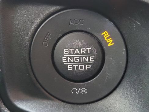 Used 2025 Jeep Gladiator Sport AWD/4WD image 29
