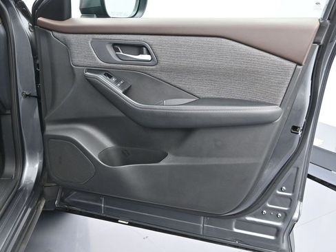 Used 2023 Nissan Rogue SV image 29