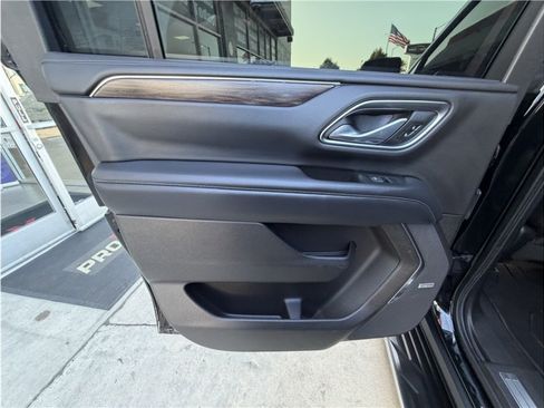 Used 2021 Chevrolet Suburban LT RWD image 20
