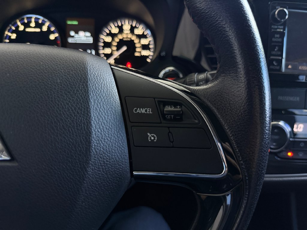 Used 2016 Mitsubishi Outlander SEL FWD image 20